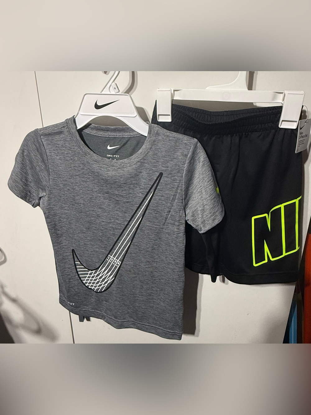 Boys Size 6 Nike Dri Fit 2 Piece Set Shorts & T Shirt NEW